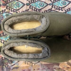 UGG Green Suede Boots new size 9